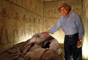 Il grande archeologo Zahi Hawass torna a Londra per discutere di Tutankhamon e dei misteri dell'antico Egitto