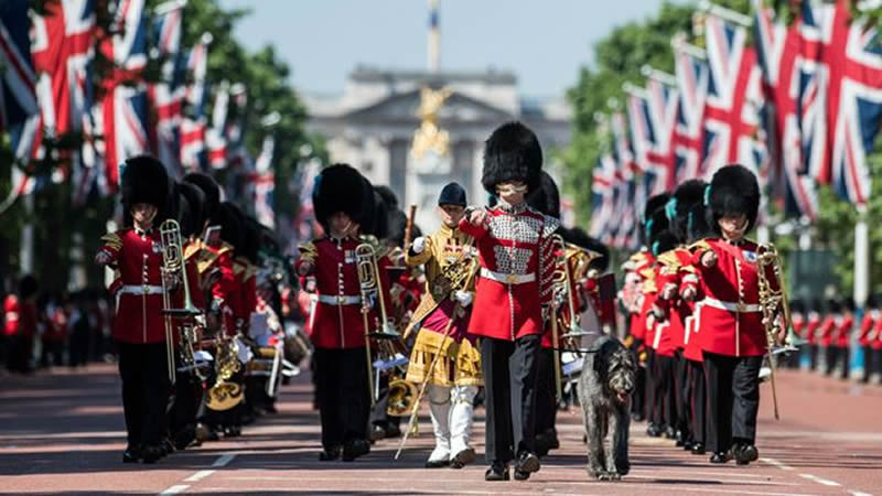 Trooping the Colour al giubileo della regina
