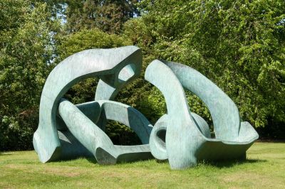 Henry Moore: Hill Arches 1973.