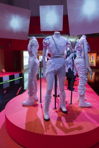 Installation image featuring aespa outfits, Hallyu! The Korean Wave at the V&A Ⓒ Victoria and Albert Museum, London (14)