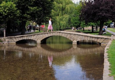 Bourton-on-the-Water, i ponticelli sul Windrush — Foto: Saffron Blaze, CC BY-SA 3.0 (Wikimedia Commons)