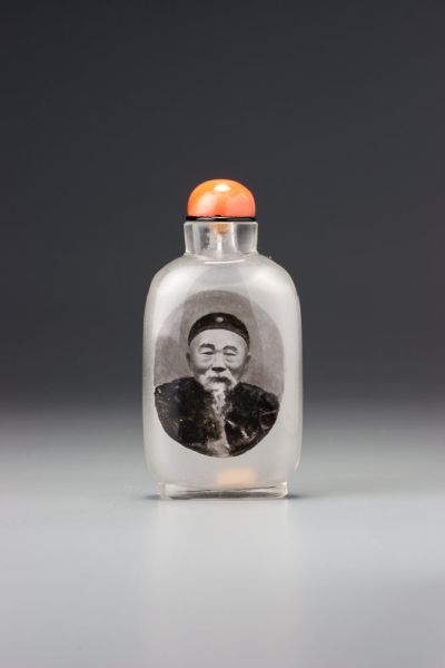 Snuff-bottle with image of Li Hongzhang (1823–1901), Bejing, 1900-1910. © Water, Pine and Stone Retreat Collection. Photographed by Nick Moss.