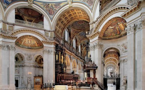 St Paul Cathedral, Under the dome - credit to Peter Smith