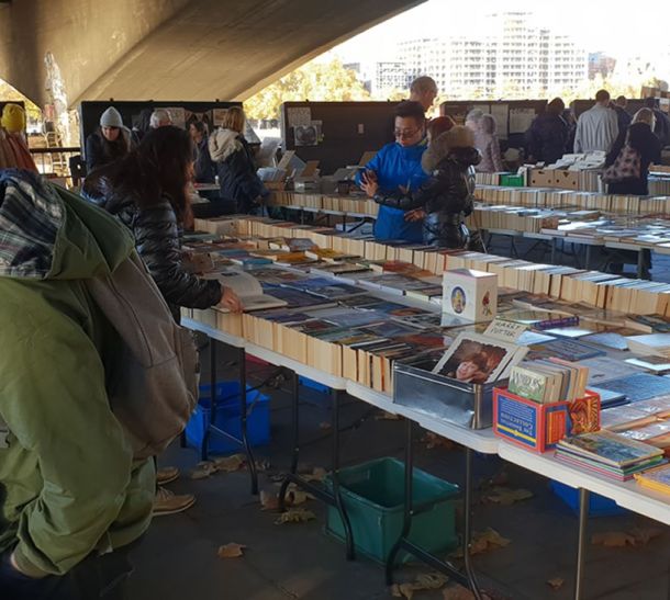 Riverside Walk Market