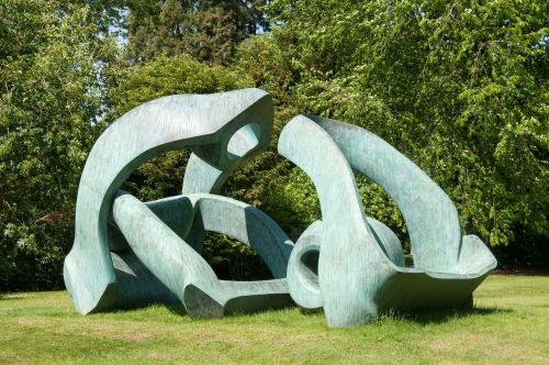 Henry Moore: Hill Arches 1973.
