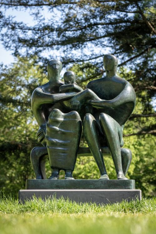 Henry Moore: Family Group 1948-49