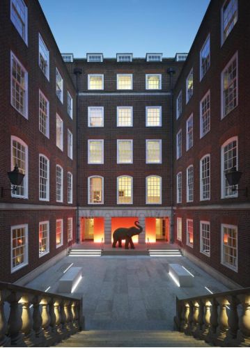 Il Cortile interno dell'Apex Temple Court Hotel a Londra