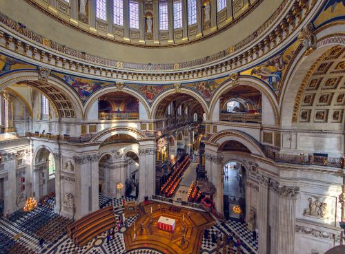 L'interno della cattedrale di St Paul visto dal triforium