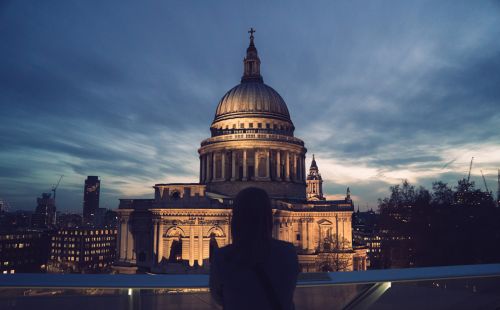 Vista notturna su St Paul Cathedral