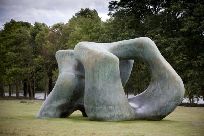 Henry Moore: Large Two Forms 1969.