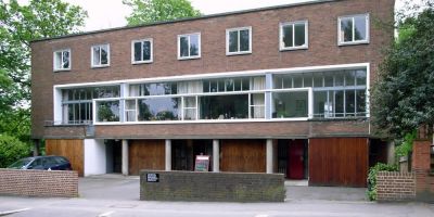 2 Willow Road