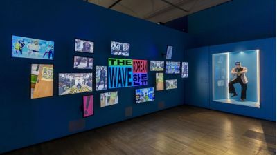 Installation image of exhibition introduction with PSY'S Gangnam Style, at Hallyu! The Korean Wave at the V&A Ⓒ Victoria and Albert Museum, London (2)