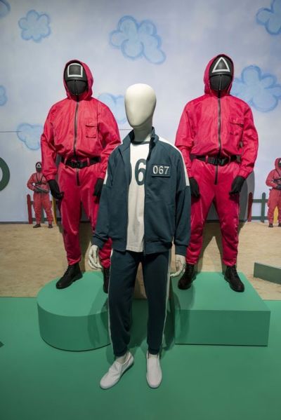 Installation image featuring Squid Game costumes, Hallyu! The Korean Wave at the V&A Ⓒ Victoria and Albert Museum, London (15)