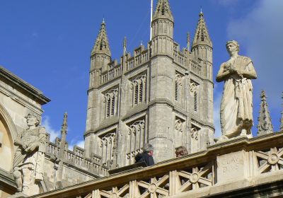 Vista del campanile dell'abbazia di Bath dalle Terme romane.