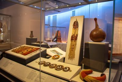 Display of mea kupuna (ancestral treasures) © The Trustees of the British Museum, Photo by MKH