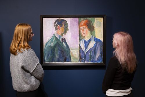 Kate and Hugo Perls (1913) by Edvard Munch, displayed as part of the exhibition Edvard Munch Portraits at the National Portrait Gallery ◎ David Parry