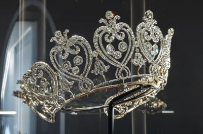 Installation view of Cartier at V&A South Kensington (12 April-16 November 2025) (c) Victoria and Albert Museum, London
