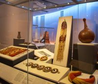 Display of mea kupuna (ancestral treasures) © The Trustees of the British Museum, Photo by MKH