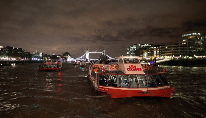 Cena con crociera Londra
